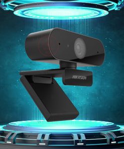 Webcam Hikvision DS-U02 Linh hoạt, chắc chắn vượt mong đợi Nhỏ gọn, linh hoạt và có thể điều chỉnh, Webcam Hikvision DS-U02 mang lại góc nhìn hoàn toàn mới cho cuộc gọi video. Webcam đi kèm với chân đế chắc chắn giúp bạn đặt trên giá hoặc kẹp vào màn hình dễ dàng. Cuộc gọi video đơn giản và rõ ràng Trải nghiệm cuộc gọi video mượt mà, sắc nét ở định dạng màn hình rộng với Webcam Hikvision. Tính năng tự động điều chỉnh ánh sáng cho bạn xuất hiện với màu sắc tự nhiên, sống động.