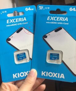 Thẻ nhớ microSD Kioxia 64GB Exceria C10 U1 LMEX1L064GG4 (Không Adapter) sở hữu vẻ ngoài siêu nhỏ gọn, đem lại không gian lưu trữ dữ liệu thoải mái. Đây là sản phẩm phù hợp với nhiều đối tượng với giá thành thấp, tính tiện dụng cao. Thiết kế bắt mắt, dung lượng 64GB Sản phẩm thẻ nhớ microSD Kioxia 64GB Exceria C10 U1 LMEX1L064GG4 được thiết kế hết sức gọn và nhẹ, dễ dàng lắp đặt trong máy, vẻ ngoài màu xanh độc đáo, hiện đại, bắt mắt và nổi bật trong nhiều thiết bị khác nhau.