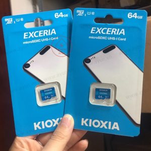 Thẻ nhớ microSD Kioxia 64GB Exceria C10 U1 LMEX1L064GG4 (Không Adapter) sở hữu vẻ ngoài siêu nhỏ gọn, đem lại không gian lưu trữ dữ liệu thoải mái. Đây là sản phẩm phù hợp với nhiều đối tượng với giá thành thấp, tính tiện dụng cao.Thiết kế bắt mắt, dung lượng 64GB

Sản phẩm thẻ nhớ microSD Kioxia 64GB Exceria C10 U1 LMEX1L064GG4 được thiết kế hết sức gọn và nhẹ, dễ dàng lắp đặt trong máy, vẻ ngoài màu xanh độc đáo, hiện đại, bắt mắt và nổi bật trong nhiều thiết bị khác nhau.