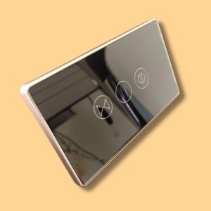 Công tắc cửa cuốn - Zigbee à thiết bị công tắc cửa cuốn của Lumi hỗ trợ điều khiển động cơ cửa cuốn. Giao thức truyền thông không dây Zigbee. Phương thức điều khiển: bằng tay, điều khiển từ xa trên ứng dụng Lumi Life thông qua bộ điều khiển trung tâm.