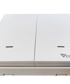 CÔNG TẮC KHÔNG DÂY VCONNEX hay còn được gọi là công tắc ngữ cảnh dùng nguồn pin và truyền tín hiệu bằng sóng không dây. Thiết bị này không hoạt động độc lập, mà kết nối với các thiết bị thông minh khác trong hệ sinh thái Vconnex để điều khiển kịch bản, ngữ cảnh tiện lợi. Chủ nhà chỉ cần bấm nút trên công tắc là có thể kích hoạt các kịch bản nhà thông minh được thiết lập trước đó trên ứng dụng di động.