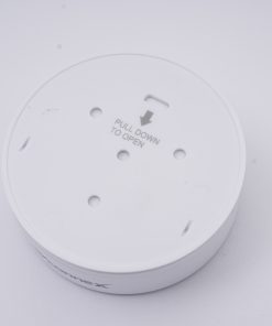 Cảm biến chuyển động (Motion sensor) là gì? Cảm biến chuyển động có chức năng phát hiện được chuyển động của người/vật trong phạm vi vùng quét của cảm biến. Từ đó, có thể kết hợp với các thiết bị thông minh khác để tạo ra các kịch bản tự động thông minh. Ví dụ như tự động bật đèn sáng khi ban đêm phát hiện chuyển động của người di chuyển vào vùng quét.