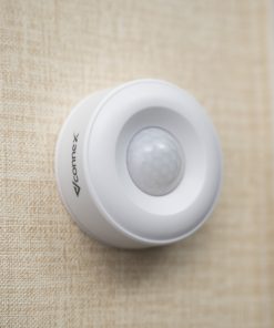 Cảm biến chuyển động (Motion sensor) là gì? Cảm biến chuyển động có chức năng phát hiện được chuyển động của người/vật trong phạm vi vùng quét của cảm biến. Từ đó, có thể kết hợp với các thiết bị thông minh khác để tạo ra các kịch bản tự động thông minh. Ví dụ như tự động bật đèn sáng khi ban đêm phát hiện chuyển động của người di chuyển vào vùng quét.