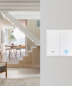 CÔNG TẮC KHÔNG DÂY VCONNEX hay còn được gọi là công tắc ngữ cảnh dùng nguồn pin và truyền tín hiệu bằng sóng không dây. Thiết bị này không hoạt động độc lập, mà kết nối với các thiết bị thông minh khác trong hệ sinh thái Vconnex để điều khiển kịch bản, ngữ cảnh tiện lợi. Chủ nhà chỉ cần bấm nút trên công tắc là có thể kích hoạt các kịch bản nhà thông minh được thiết lập trước đó trên ứng dụng di động.